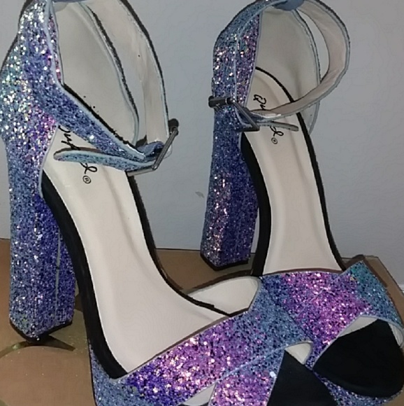 Qupid Heels - Picture 2 of 3